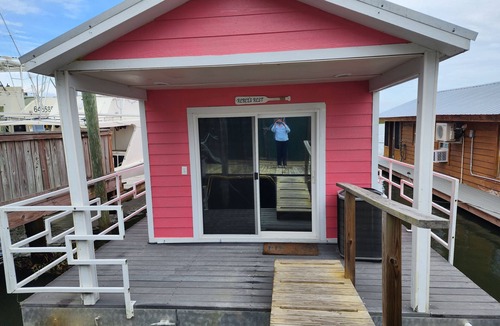 Apalachicola Boat Rental | Rebel's Rest - A Romantic Getaway houseboatnNew Water Filtration System