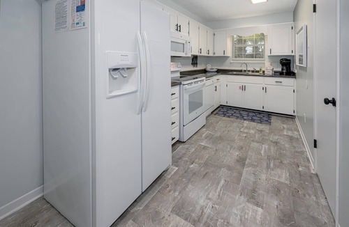 Bel Air House | ~Recently Remodeled/Near Beach & Great Attractions in Quiet Residential Area~