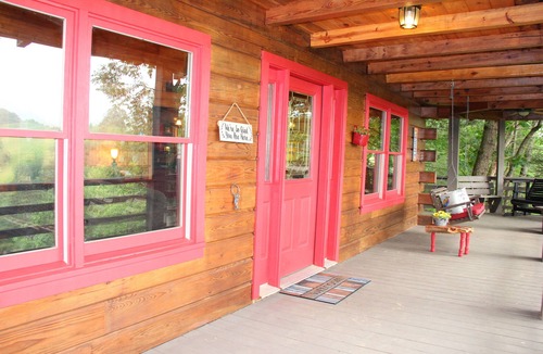 Clyde Cabin | Red Dog Barn.on a 65 acre bison ranch!
