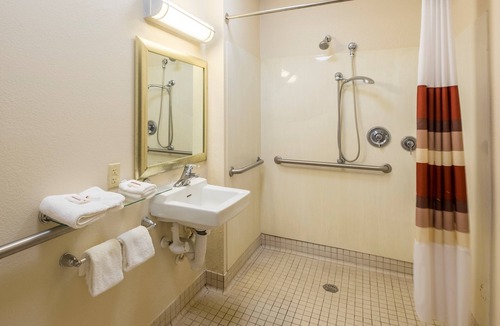 Northside Hotel | Red Roof Inn Jacksonville Airport