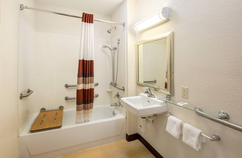 Northside Hotel | Red Roof Inn Jacksonville Airport
