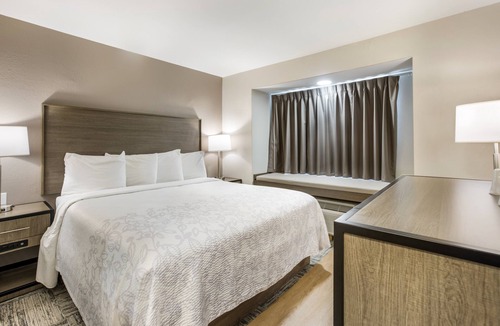 Fleming Hotel | Red Roof Inn PLUS+ & Suites Savannah - I-95
