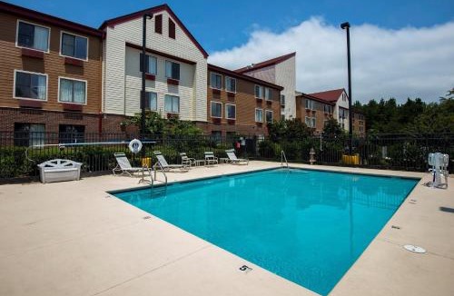 Pooler Hotel | Red Roof Inn & Suites Savannah Airport