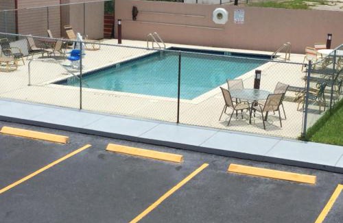 Fort Pierce Hotel | Redfinn Inn