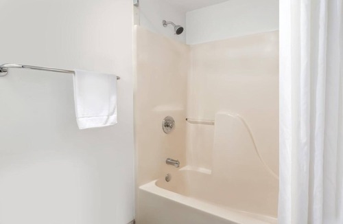 Fort Pierce Hotel | Redfinn Inn