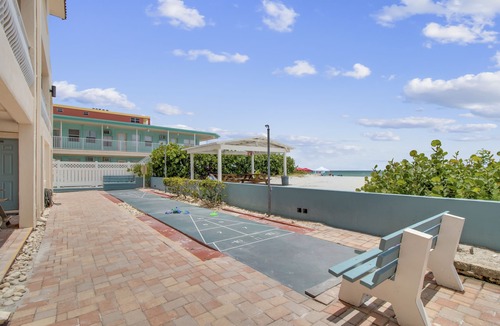 North Redington Beach Condo | Redington Surf Resort 03 Studio