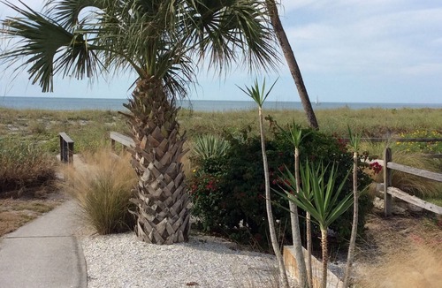 Golden Beach Condo | Reduced fall 2024 rates. Beautiful well-kept condo located on Golden Beach.