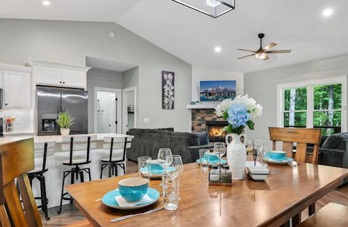 Bent Creek House | Reduced weekday stays! Putting green, hot tub & firepit!