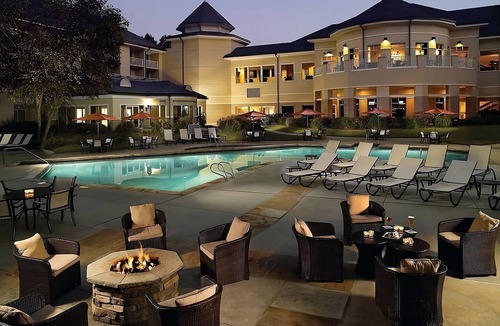 Stone Mountain Hotel | Relax and Recharge! Pool View Unit Near Summit Skyride! Parking, Pets Allowed!