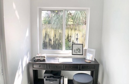 College Park House | Relax by Lake Worth shores, just a hop away from Port of Palm Beach