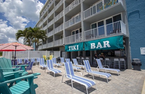 Treasure Island Condo | Relax by the Waves – Beachfront Studio with Balcony, Heated Pool & Tiki Bar