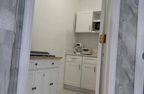 Riverview House | Relax in my calm and stylish space. Enjoy the relaxing lakeview and heated pool.