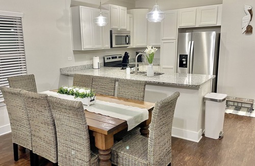 Jacksonville Beach House | Relax Near Beach, Shops, Parks, Mayo Clinic, Quick Drive to Downtown & Stadium