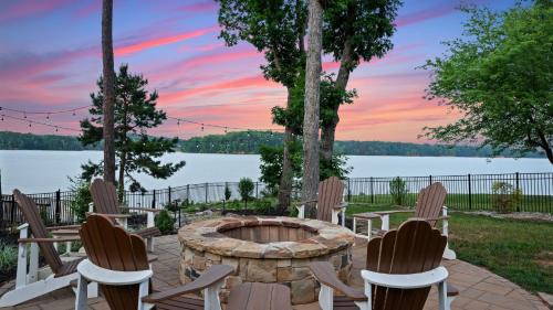 Sherrills Ford House | Relax on the Lake by AvantStay