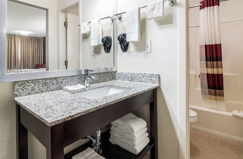 Dandridge Hotel | Relaxed Stay Perfect for Exploring Great Smoky Mountains National Park