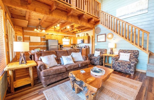 Smoky Mountains Cabin | *Relaxing 2BD Cabin w/Hot Tub + Grill! Free WiFi*