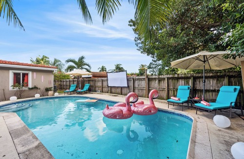 Middle River Terrace House | Relaxing 3BD - Pool - BBQ - Games - Close to Beach