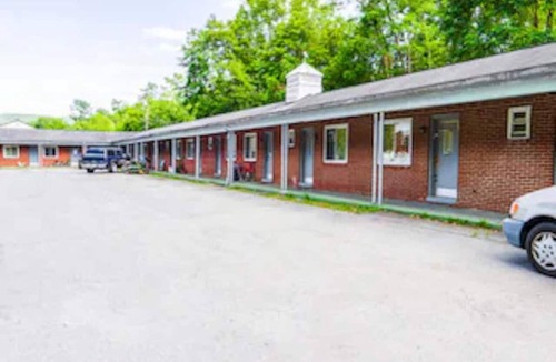 Blue Jay Apartment | Relaxing Full Bed|Nsmk|Beaver WV