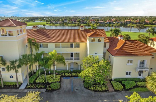 Grand Harbor House | Relaxing Gated Community