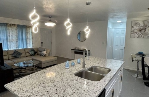 Oak Ridge House | Relaxing Hot Tub Home Near Universal