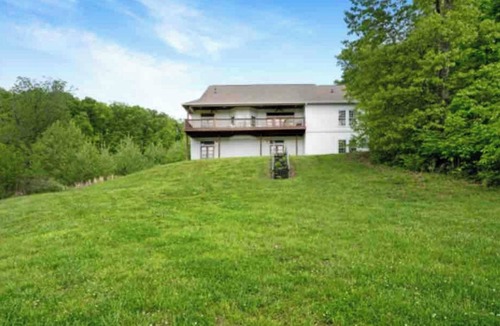 Eddyville House | Relaxing & spacious waterfront home on Barkley Lake with 5 Bedrooms and 4 Baths
