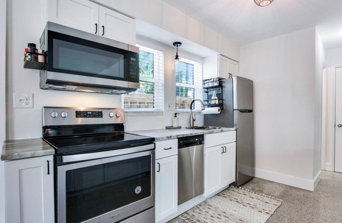 Lake Worth Apartment | Relaxing Tropical Retreat w/Boat Parking and Walking Distance to ALL!