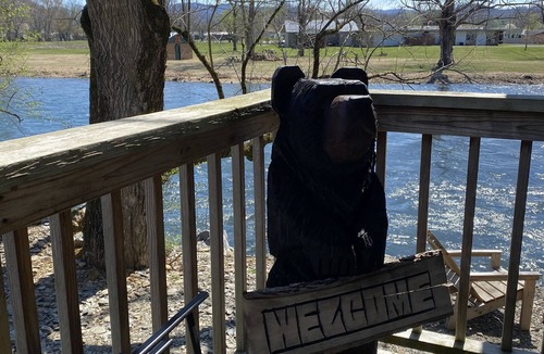 Elizabethton Cabin | Relaxing waterfront studio on the Watuaga river!
