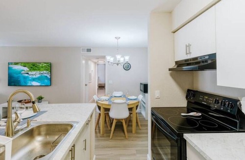 Deerfield Beach Apartment | Remodeled 2 bed grnd floor vacation apt ,7 minutes away From Beach!