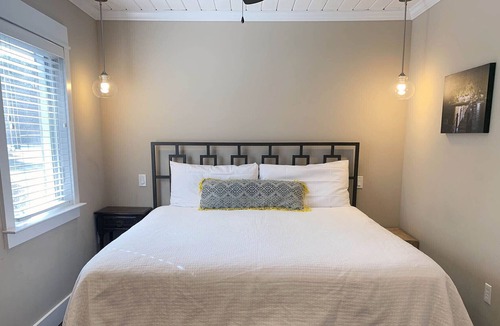 Destin House | Remodeled Destin Cottage with Easy Access to Dining, Shopping, and Harbor!