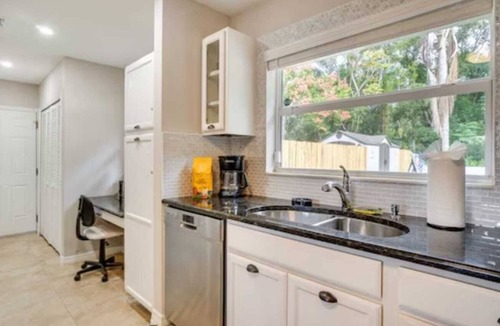 Casselberry House | Remodeled Home in the Orlando area w/Fire Pit! Close to Universal and Disney!