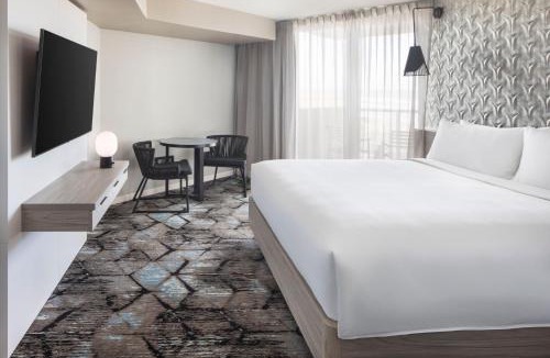 East Daytona Hotel | Renaissance Daytona Beach Oceanfront Hotel