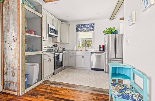 Sanders Beach House | Renovated Bungalow near Downtown Pensacola with King Bed!