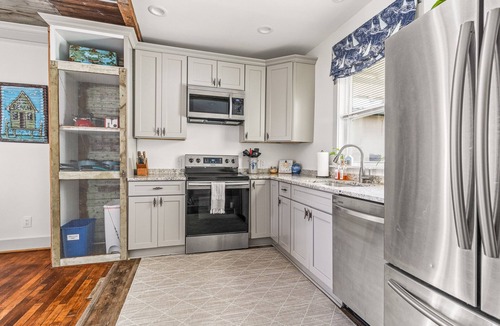 Sanders Beach House | Renovated Bungalow near Downtown Pensacola with King Bed!