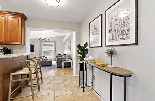 Palm Harbor House | Renovated Centrally located w/Free Onsite Parking