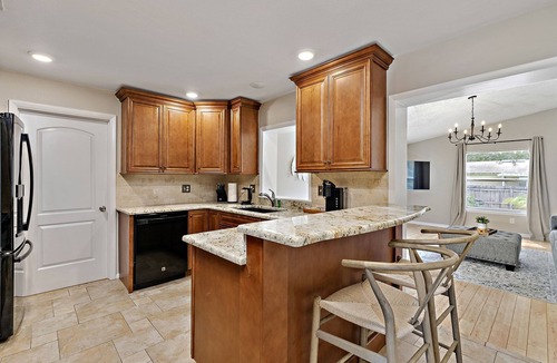 Palm Harbor House | Renovated Centrally located w/Free Onsite Parking