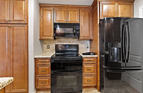 Palm Harbor House | Renovated Centrally located w/Free Onsite Parking