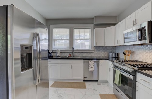 Cooper-Young Historic District House | Renovated Cooper-Young Bungalow w/Game Room Walk to Food, Bars & Liberty Bowl