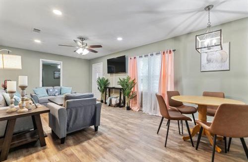 Mobile House | Renovated Home Perfect for Family