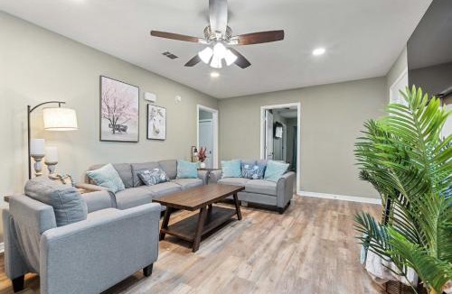 Mobile House | Renovated Home Perfect for Family