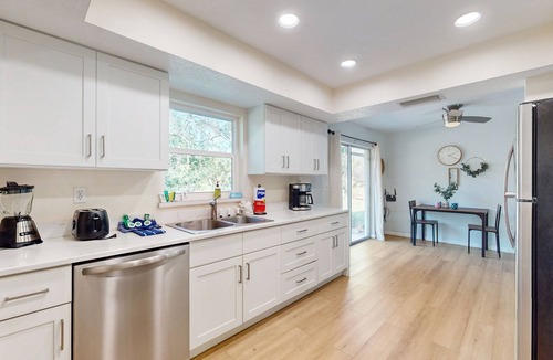 Alta Vista House | Renovated retreat - dog-friendly yard, AC & W/D - snowbirds welcome