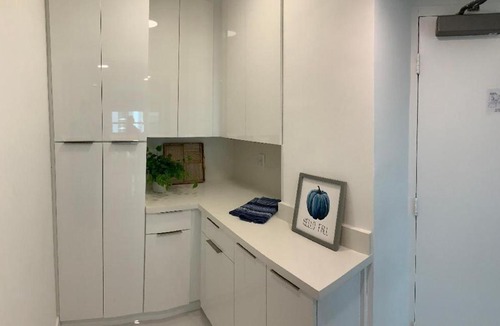 Mid Beach House | Renovated Romantic Suite with beach access and free parking