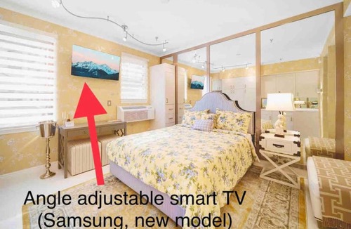 Palm Beach Apartment | Renovated studio in the heart of Palm Beach - free parking, security box