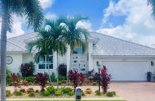 Marco Island House | Renovated Waterfront Home -5Minute walk to Beach- sunsets& Marco Sq restaurants