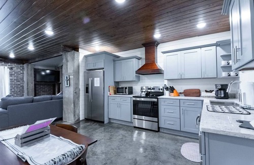 Cullman Apartment | Residences on 4th/Ominiplex 5 min./4 Bedrooms