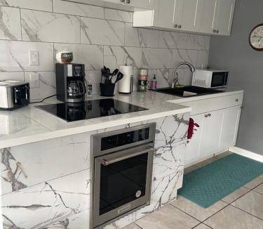 Bayshore Gardens Resort | Resort ∙ 2 bedrooms ∙ 5 guests