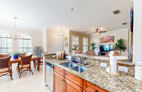 Ole Condo | Resort condo with private W/D, shared pool, and central AC