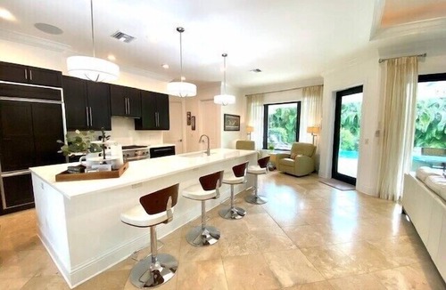 Royal Harbor House | Resort Lifestyle - Walk to 5th Avenue