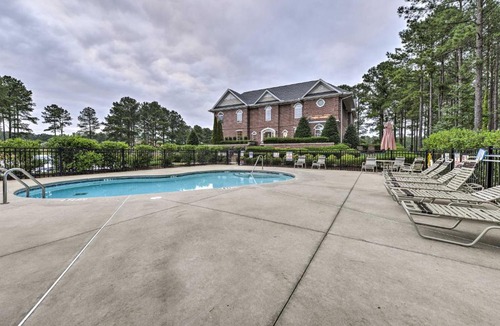 Spring Lake House | Resort-Style Condo/Suite on Golf Course w/Pool!