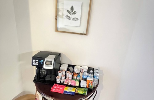 Westminister House | Restful Lehigh Duplex, 185+ 5 star Clean & Comfortable Stays