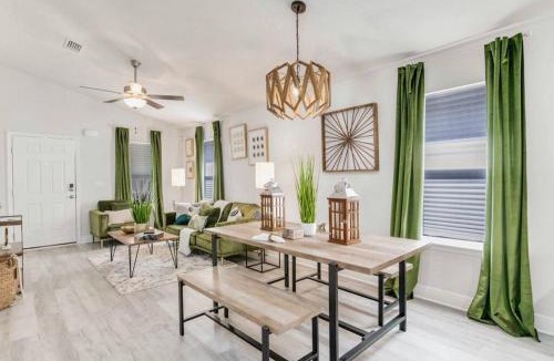 Northeast Pensacola House | Retreat at the Oasis